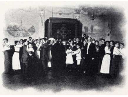 Orchestrion Helios in einem Tanzsaal in Leipzig um 1900, Archiv Deutsches Musikautomaten-Museum